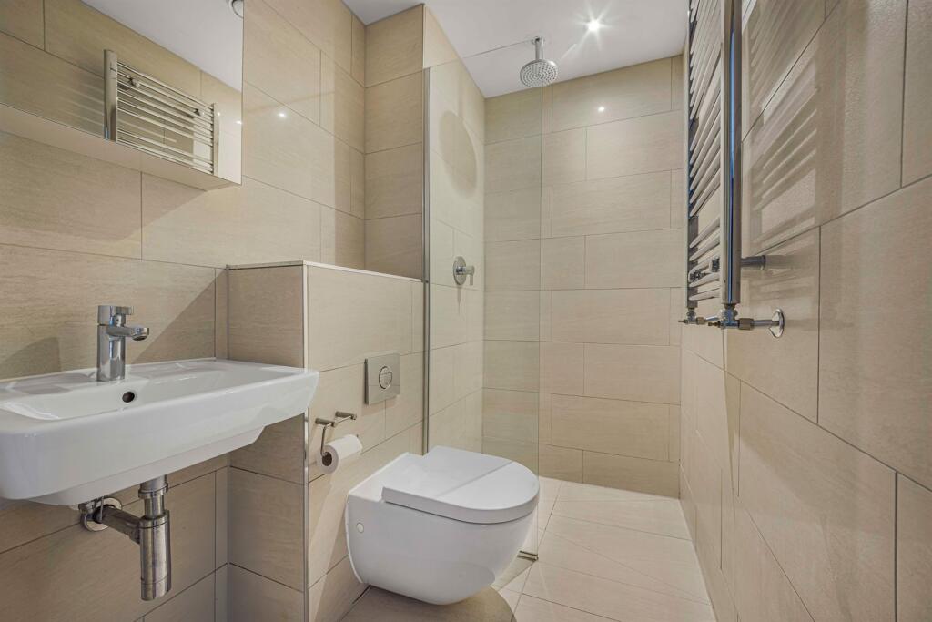 2 bedroom apartment for sale in Hale Road, Hale Barns, Altrincham, WA15